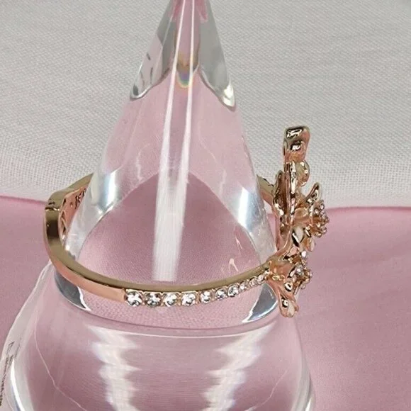 Betsey Johnson Bracelet Shell Yeah Mermaid Hinge Bangle Seashell Crystal Enamel - Picture 12 of 13